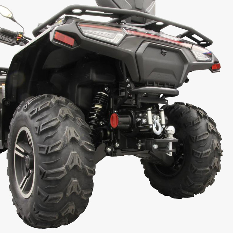 Vinschfäste bak Loncin med 2? receiver, Passar LONCIN XWOLF 550 / 550L och  700 / 700L (2024–). Ett tillbehör till ATV fyrhjuling utformat för styrka, säkerhet och funktion i Scandinaviskt klimat. 3