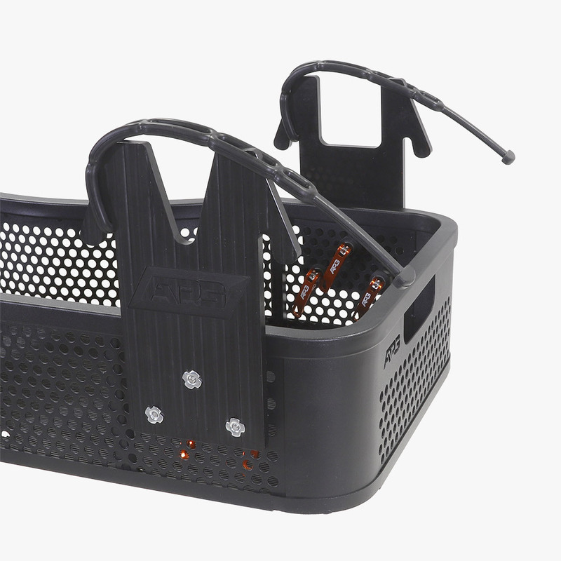 Röjsågsfäste till APG korgar, Med snabbfäste. Ett tillbehör till ATV fyrhjuling utformat för styrka, säkerhet och funktion i Scandinaviskt klimat. 4