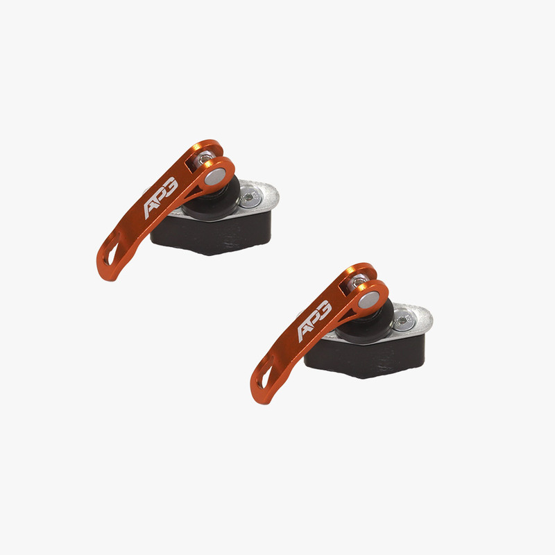 Snabbfäste Can-Am - Quick release 2-pack, Passar Can-Am orginal kompositrack. Ett tillbehör till ATV fyrhjuling utformat för styrka, säkerhet och funktion i Scandinaviskt klimat.